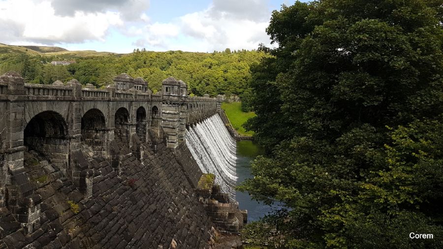 הסכר והאגם מלאכותי Lake Vrnwy